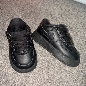 5C toddler Nike Velcro sneakers